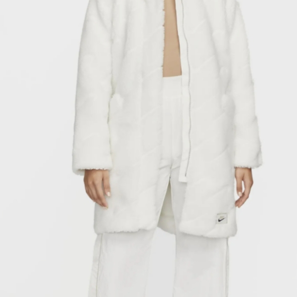 Nike Coat 🤍 - Picture 6 of 8
